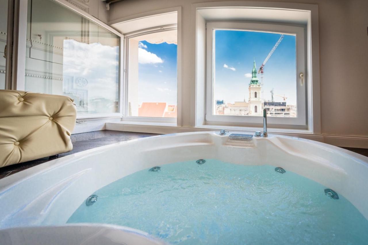 Jacuzzi Royal Suite Будапеща Екстериор снимка
