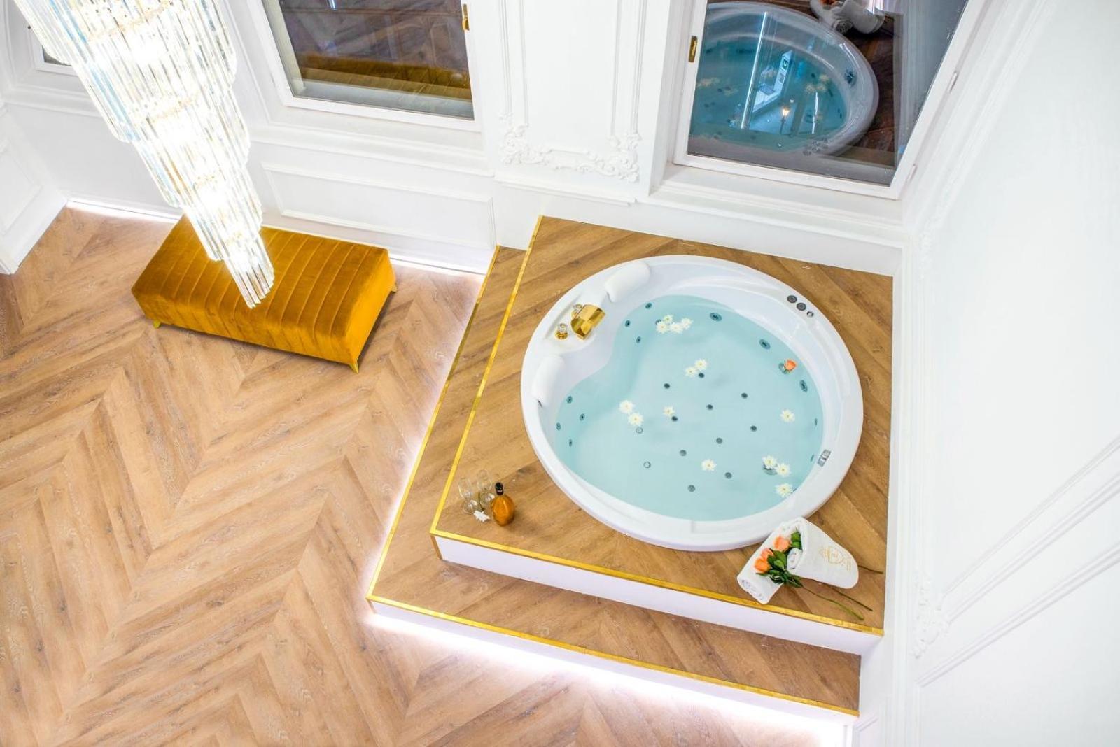 Jacuzzi Royal Suite Будапеща Екстериор снимка