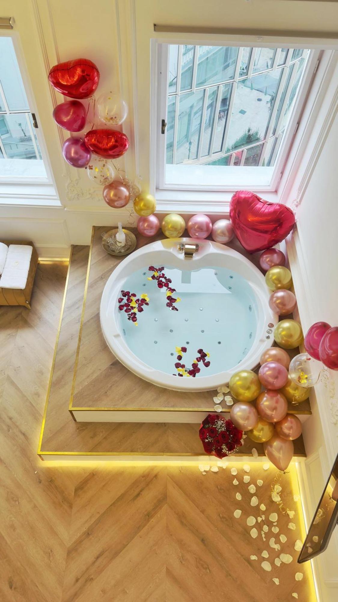 Jacuzzi Royal Suite Будапеща Екстериор снимка